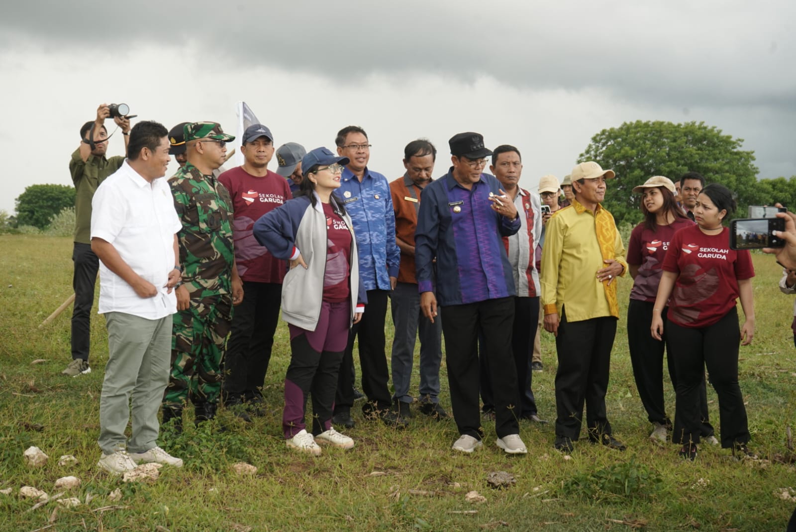 Wamen Dikti Saintek Kunjungi Sumbawa, Cek Kesiapan Lokasi SMA Unggul Garuda