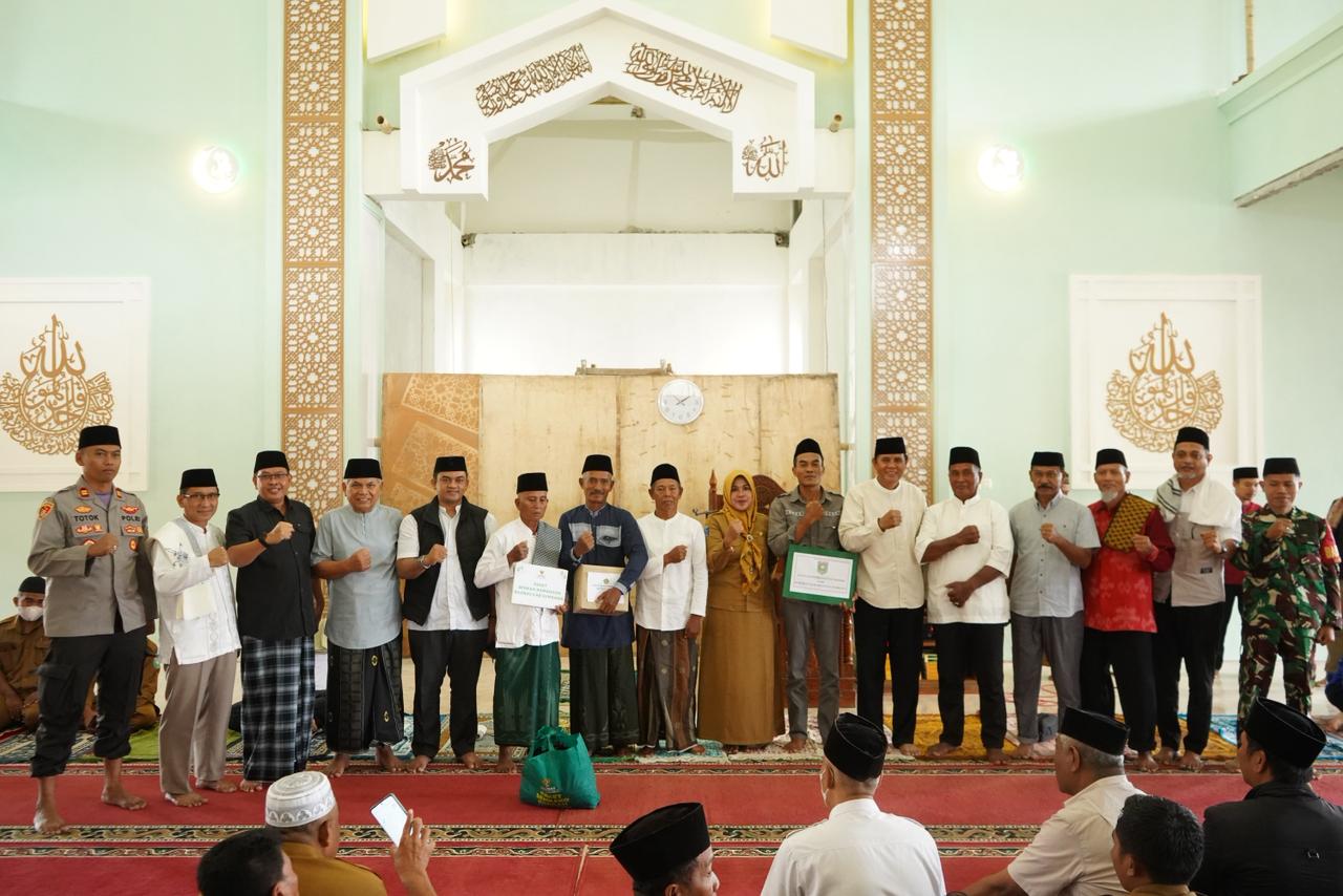 Safari Ramadhan di Buer, Bupati Jarot Komitmen Tuntaskan Masjid Nurul Yaqin dan Paparkan Capaian Strategis Daerah