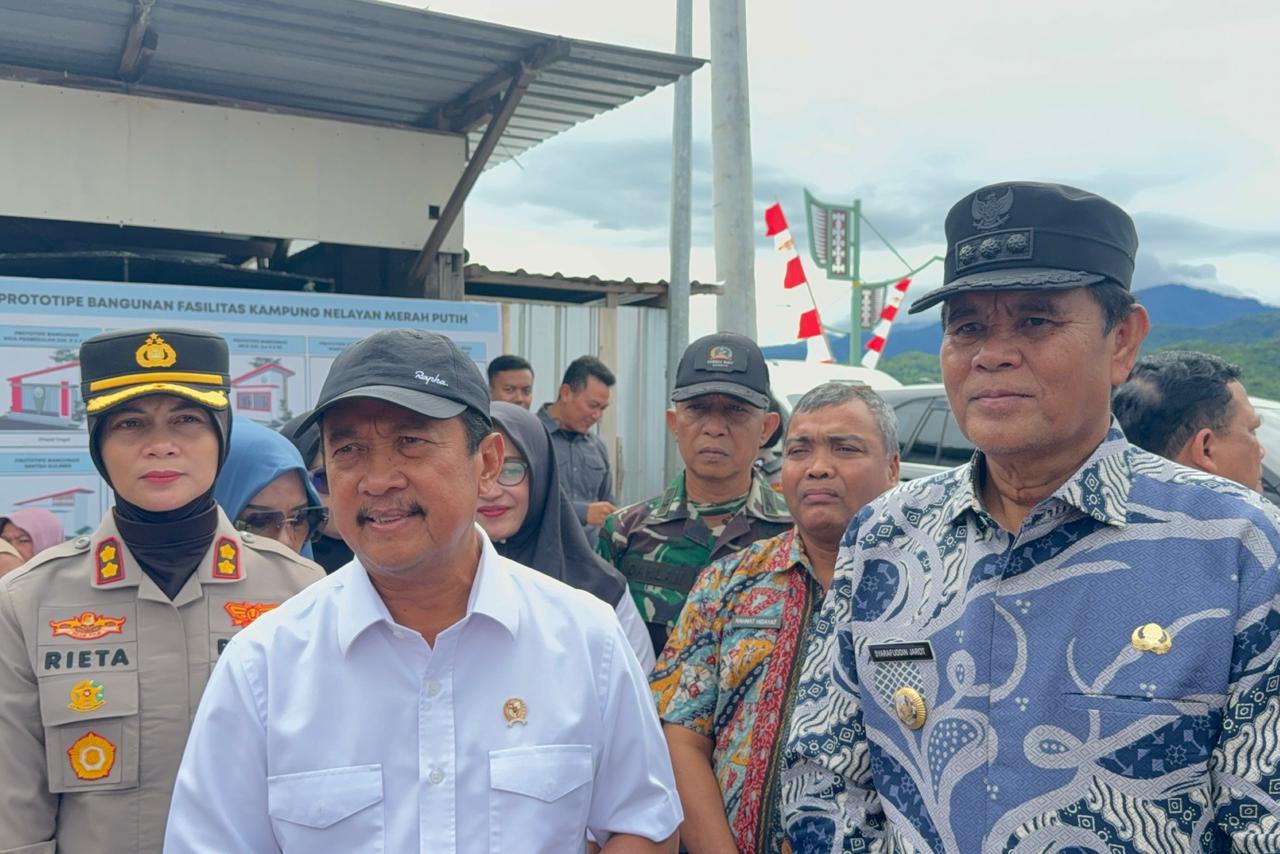 Kunjungan Menteri KKP di Pulau Bungin, Bupati Jarot Usulkan Lima Desa Sumbawa Masuk Program Kampung Nelayan 2026