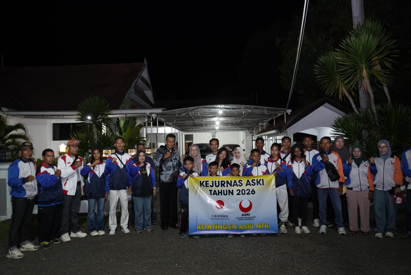 Bupati Sumbawa Syarafuddin Jarot Lepas Atlet NTB Asal Sumbawa ke Kejurnas ASKI–JKA IX 2026 di Jakarta