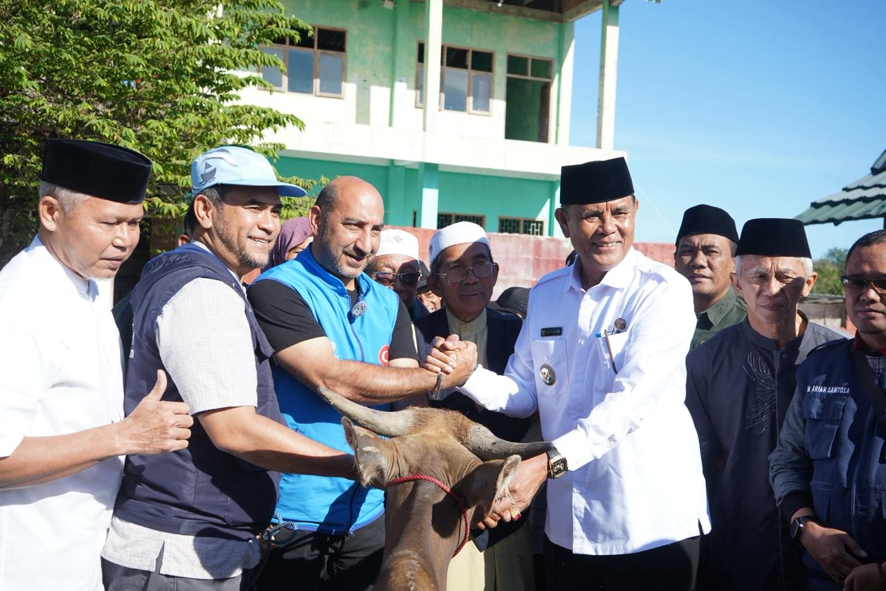 Bupati Jarot Hadiri Pembukaan Program Kurban Internasional, 100 Ekor Sapi Siap Disalurkan untuk Masyarakat Sumbawa