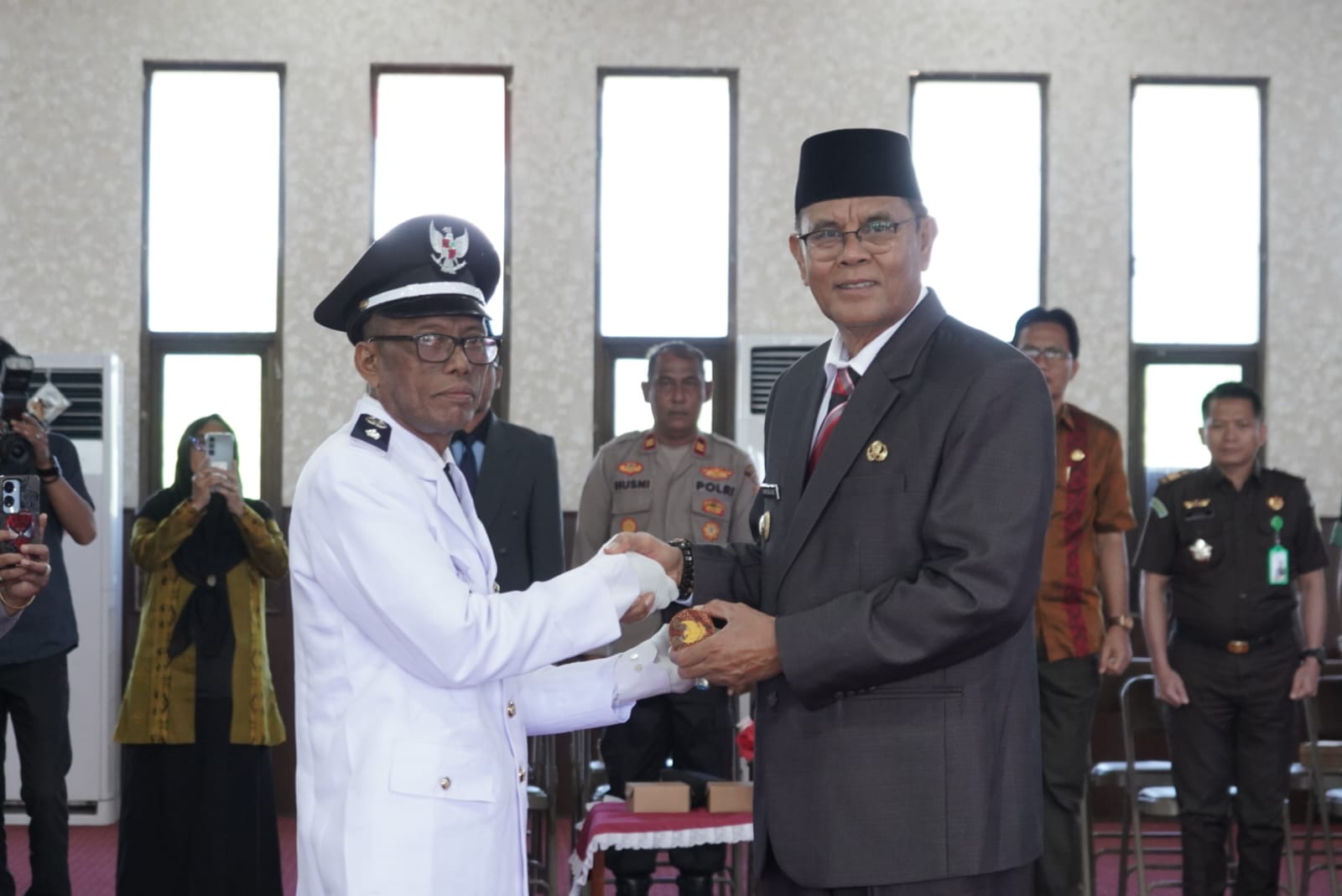 Bupati Sumbawa Lantik Kepala Desa Antarwaktu Pungkit, Tekankan Pelayanan dan Tata Kelola Desa yang Akuntabel